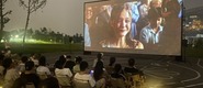 （女人爽死的视频网址转载）成都秋夜“新耍法”：到公园看坝坝电影